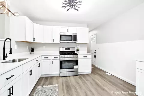 Kitchen - 2029 Gideon Ave, Zion, IL 60099 photo 2 of 4