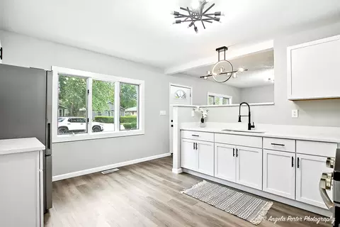 Kitchen - 2029 Gideon Ave, Zion, IL 60099 photo 4 of 4