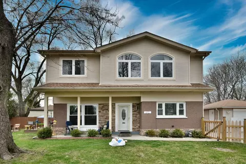 492 Bernice Ct, Wheeling, IL 60090