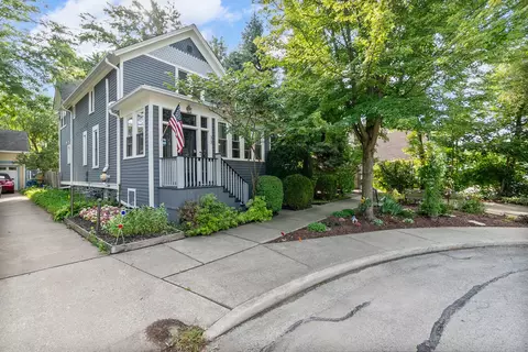 33 N Stone Ave, La Grange, IL 60525
