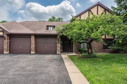 1719 Lakecliffe Dr #C, Wheaton, IL 60189
