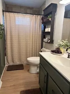 Bath - 3552 E Orchard Dr, Decatur, IL 62521 photo 1 of 3