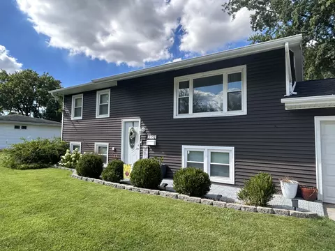 Exterior - 3552 E Orchard Dr, Decatur, IL 62521 photo 2 of 3