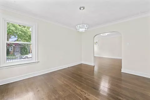Living - 3237 W 83rd Pl, Chicago, IL 60652 photo 2 of 5