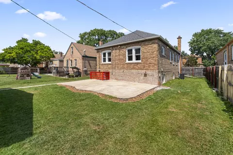 Exterior - 3237 W 83rd Pl, Chicago, IL 60652 photo 5 of 6