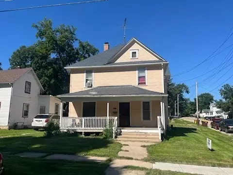 1002 Oak Ave S, Freeport, IL 61032