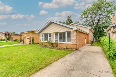 5131 Touhy Ave, Skokie, IL 60077