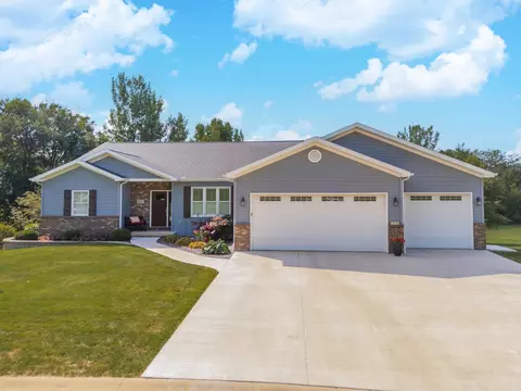 613 E Vorey St, Heyworth, IL 61745