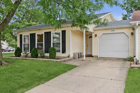 2158 College Dr, Glendale Heights, IL 60139