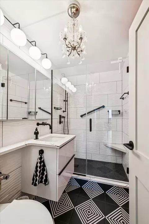 Bath - Undisclosed, Chicago, IL 60610 photo 1 of 2