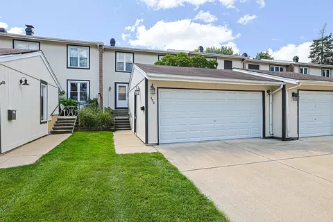 222 Pinewood Ln, Bloomingdale, IL 60108