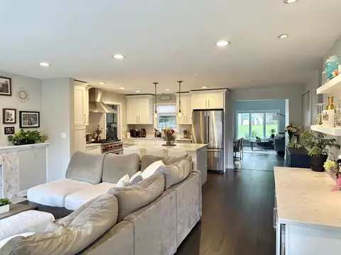 Kitchen - 1913 E Liberty Dr, Wheaton, IL 60187 photo 1 of 3