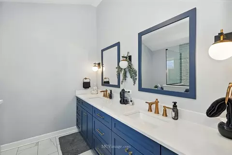 Bath - 1913 E Liberty Dr, Wheaton, IL 60187 photo 1 of 3