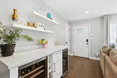 Entry Way - 1913 E Liberty Dr, Wheaton, IL 60187 photo 1 of 1