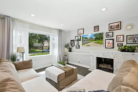 Living - 1913 E Liberty Dr, Wheaton, IL 60187 photo 2 of 3