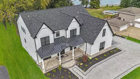 15 W670 83rd St, Burr Ridge, IL 60527