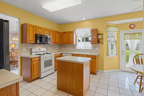 Kitchen - 21331 W Juniper Ln, Plainfield, IL 60544 photo 2 of 4