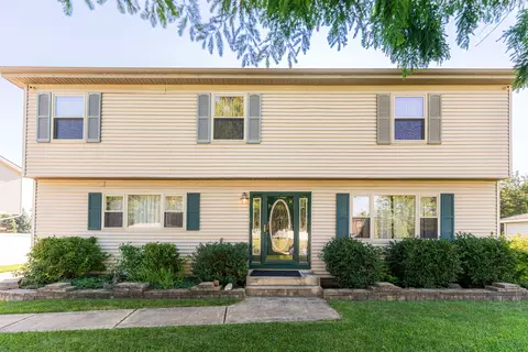 4 N427 3rd Ave, Addison, IL 60101