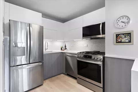 247 E Chestnut St #802, Chicago, IL 60611 photo 2