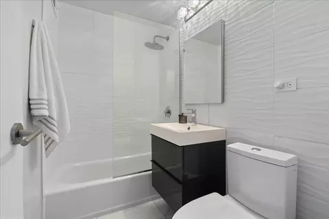 247 E Chestnut St #802, Chicago, IL 60611 photo 11