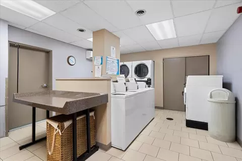 247 E Chestnut St #802, Chicago, IL 60611 photo 14