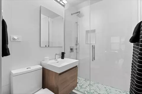 247 E Chestnut St #802, Chicago, IL 60611 photo 9