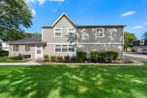 2097 N Ginger Creek Dr, Palatine, IL 60074