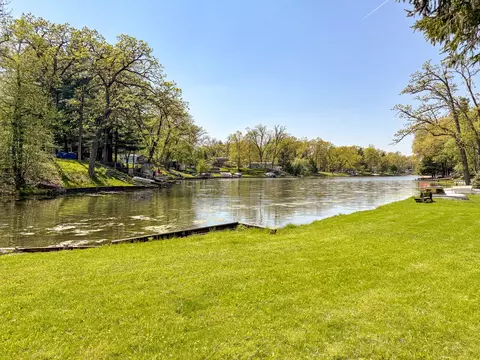 10244 Woodhaven, Sublette, IL 61367