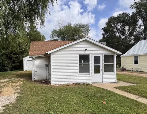 1323 Woodlawn St, Dixon, IL 61021