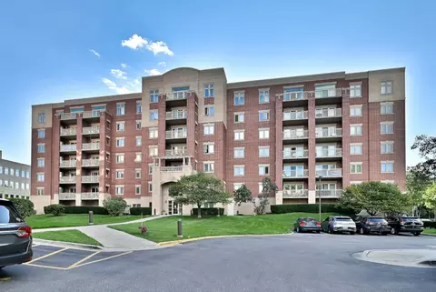 8747 W Bryn Mawr Ave #209, Chicago, IL 60631