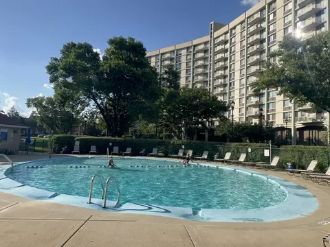 Exterior - 20 N Tower Rd #9D, Oak Brook, IL 60523 photo 2 of 3