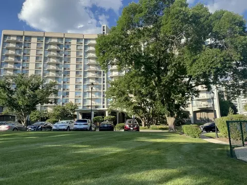 Exterior - 20 N Tower Rd #9D, Oak Brook, IL 60523 photo 1 of 3