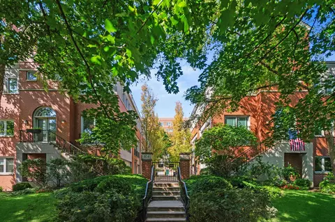 816 Hinman Ave #4, Evanston, IL 60202
