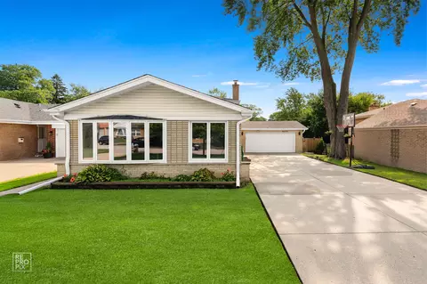 9833 Keystone Ave, Skokie, IL 60076