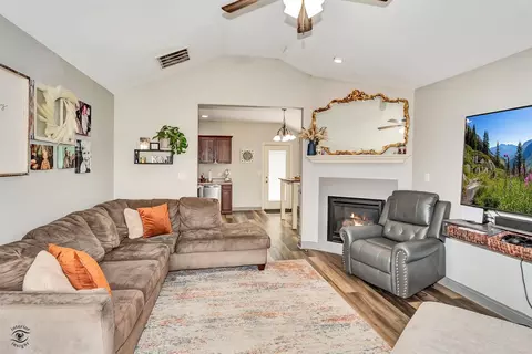 Living - 1425 Timber Ridge Ct, Kankakee, IL 60901 photo 3 of 3