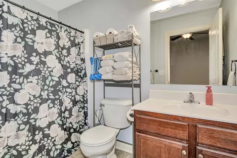 Bath - 1425 Timber Ridge Ct, Kankakee, IL 60901 photo 1 of 3