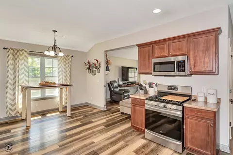 Kitchen - 1425 Timber Ridge Ct, Kankakee, IL 60901 photo 2 of 3