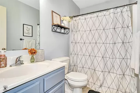 Bath - 1425 Timber Ridge Ct, Kankakee, IL 60901 photo 2 of 3