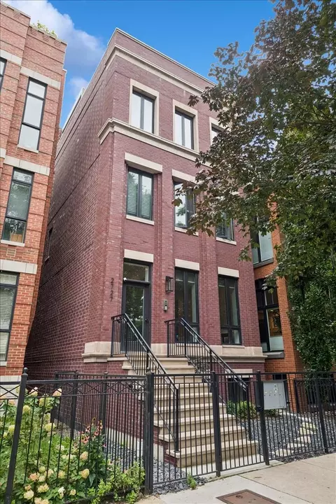 2727 N Kenmore Ave #1, Chicago, IL 60614