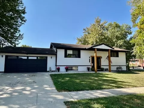 1014 Laesch Ave, Bloomington, IL 61704