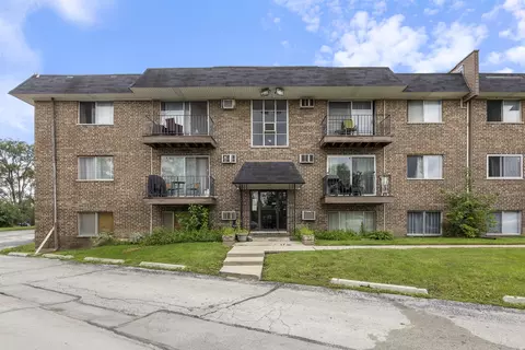 215 S Hale St #7C, Addison, IL 60101