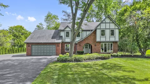 1979 Red Fox Ln, Libertyville, IL 60048