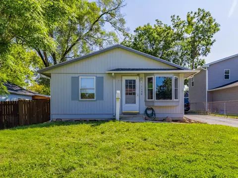 1150 Gates St, Aurora, IL 60505