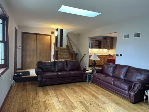Living - 520 Russell St, Wheeling, IL 60090 photo 2 of 4