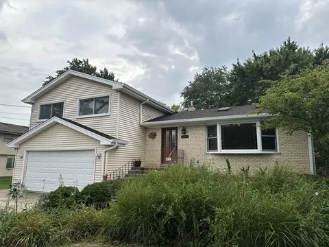 520 Russell St, Wheeling, IL 60090