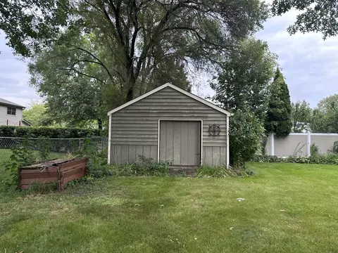 Exterior - 520 Russell St, Wheeling, IL 60090 photo 4 of 8