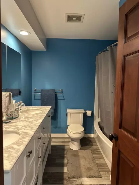 Bath - 520 Russell St, Wheeling, IL 60090 photo 2 of 3
