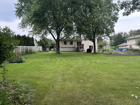 Exterior - 520 Russell St, Wheeling, IL 60090 photo 7 of 8