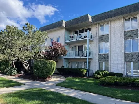 4715 W 106th St #1B, Oak Lawn, IL 60453