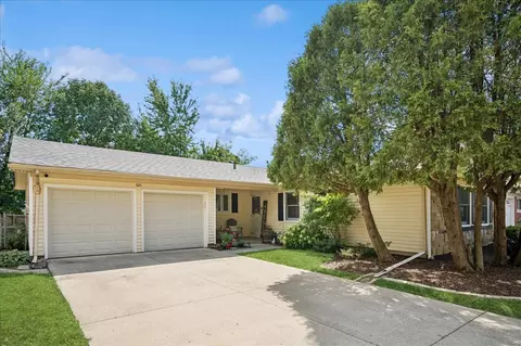 921 Bernard Dr, Buffalo Grove, IL 60089